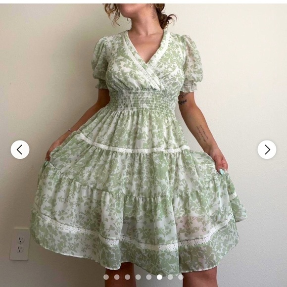 Taylor Dresses & Skirts - Taylor NWOT size 8 dress prairie floral romantic v neck puff sleeve smock style 